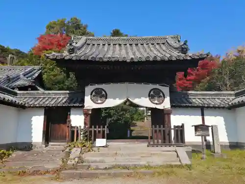 興福院の山門