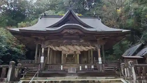 清神社の本殿