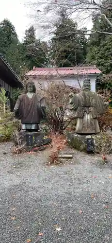 冨士御室浅間神社の像