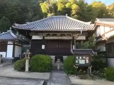 医王寺の本殿・本堂