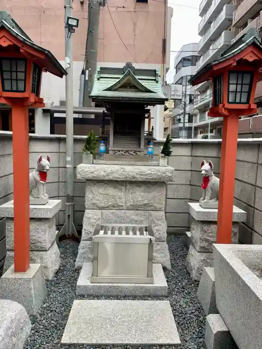 橘稲荷神社の{uncategorized: "未分類", other: "その他", undefined: "問題あり", building: "その他建物", grave: "お墓", sacred_gate: "鳥居", guardian: "狛犬", statue: "像", buddha: "仏像", history: "歴史", nature: "自然", garden: "庭園", animal: "動物", pagoda: "塔", temizu: "手水舎", mountain_gate: "山門・神門", sanctuary: "本殿・本堂", subordinate: "末社・摂社", art: "芸術", scenery: "景色", jizo: "地蔵", ema: "絵馬", goshuin: "御朱印", omikuji: "おみくじ", items: "授与品その他", amulet: "お守り", goshuincho: "御朱印帳", eats: "食事", festival: "お祭り", votive_dance: "神楽", shichigosan: "七五三参", wedding: "結婚式", experience: "体験その他", initially: "初詣", around: "周辺", anti_infection: "感染症対策"}