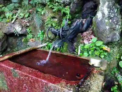白山神社の手水舎
