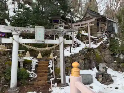 弁財天白龍王大権現の{uncategorized: "未分類", other: "その他", undefined: "問題あり", building: "その他建物", grave: "お墓", sacred_gate: "鳥居", guardian: "狛犬", statue: "像", buddha: "仏像", history: "歴史", nature: "自然", garden: "庭園", animal: "動物", pagoda: "塔", temizu: "手水舎", mountain_gate: "山門・神門", sanctuary: "本殿・本堂", subordinate: "末社・摂社", art: "芸術", scenery: "景色", jizo: "地蔵", ema: "絵馬", goshuin: "御朱印", omikuji: "おみくじ", items: "授与品その他", amulet: "お守り", goshuincho: "御朱印帳", eats: "食事", festival: "お祭り", votive_dance: "神楽", shichigosan: "七五三参", wedding: "結婚式", experience: "体験その他", initially: "初詣", around: "周辺", anti_infection: "感染症対策"}