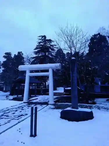 新荘護國神社の鳥居