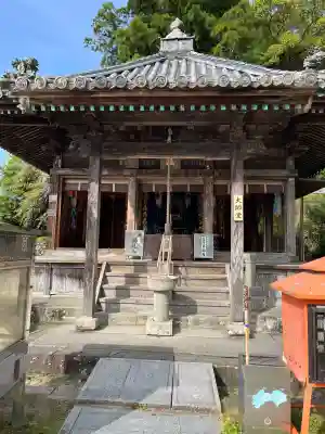 平等寺の{uncategorized: "未分類", other: "その他", undefined: "問題あり", building: "その他建物", grave: "お墓", sacred_gate: "鳥居", guardian: "狛犬", statue: "像", buddha: "仏像", history: "歴史", nature: "自然", garden: "庭園", animal: "動物", pagoda: "塔", temizu: "手水舎", mountain_gate: "山門・神門", sanctuary: "本殿・本堂", subordinate: "末社・摂社", art: "芸術", scenery: "景色", jizo: "地蔵", ema: "絵馬", goshuin: "御朱印", omikuji: "おみくじ", items: "授与品その他", amulet: "お守り", goshuincho: "御朱印帳", eats: "食事", festival: "お祭り", votive_dance: "神楽", shichigosan: "七五三参", wedding: "結婚式", experience: "体験その他", initially: "初詣", around: "周辺", anti_infection: "感染症対策"}