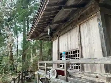 堂の下の岩観音の本殿・本堂