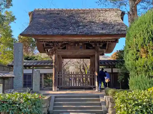極楽寺（霊鷲山感應院極楽律寺）の山門・神門