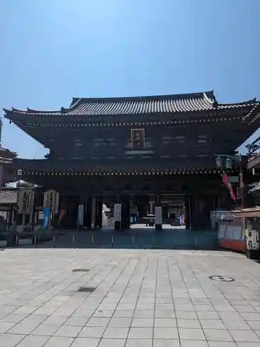 川崎大師（平間寺）の山門・神門