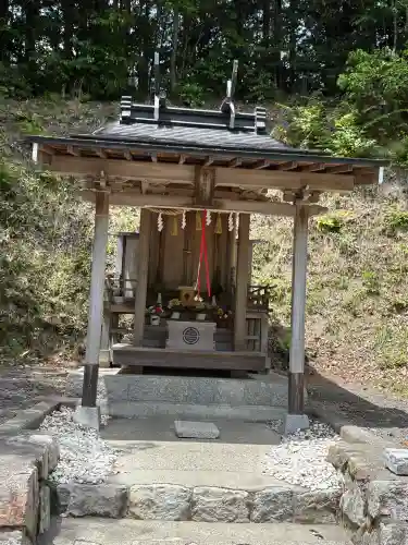 サムハラ神社 奥の宮の{uncategorized: "未分類", other: "その他", undefined: "問題あり", building: "その他建物", grave: "お墓", sacred_gate: "鳥居", guardian: "狛犬", statue: "像", buddha: "仏像", history: "歴史", nature: "自然", garden: "庭園", animal: "動物", pagoda: "塔", temizu: "手水舎", mountain_gate: "山門・神門", sanctuary: "本殿・本堂", subordinate: "末社・摂社", art: "芸術", scenery: "景色", jizo: "地蔵", ema: "絵馬", goshuin: "御朱印", omikuji: "おみくじ", items: "授与品その他", amulet: "お守り", goshuincho: "御朱印帳", eats: "食事", festival: "お祭り", votive_dance: "神楽", shichigosan: "七五三参", wedding: "結婚式", experience: "体験その他", initially: "初詣", around: "周辺", anti_infection: "感染症対策"}
