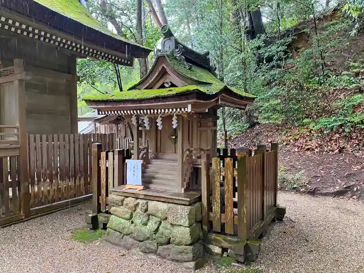 石上神宮の末社・摂社
