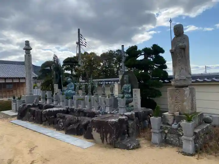 生福寺の{uncategorized: "未分類", other: "その他", undefined: "問題あり", building: "その他建物", grave: "お墓", sacred_gate: "鳥居", guardian: "狛犬", statue: "像", buddha: "仏像", history: "歴史", nature: "自然", garden: "庭園", animal: "動物", pagoda: "塔", temizu: "手水舎", mountain_gate: "山門・神門", sanctuary: "本殿・本堂", subordinate: "末社・摂社", art: "芸術", scenery: "景色", jizo: "地蔵", ema: "絵馬", goshuin: "御朱印", omikuji: "おみくじ", items: "授与品その他", amulet: "お守り", goshuincho: "御朱印帳", eats: "食事", festival: "お祭り", votive_dance: "神楽", shichigosan: "七五三参", wedding: "結婚式", experience: "体験その他", initially: "初詣", around: "周辺", anti_infection: "感染症対策"}