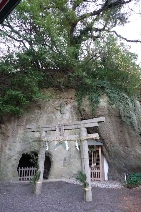 岩樟神社の本殿・本堂