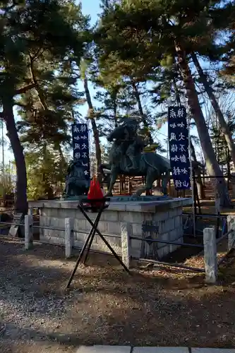 川中島古戦場八幡社の像