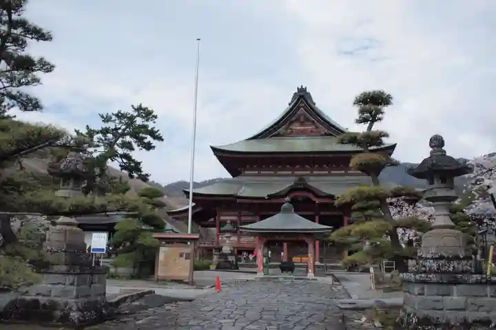 甲斐善光寺の本殿・本堂