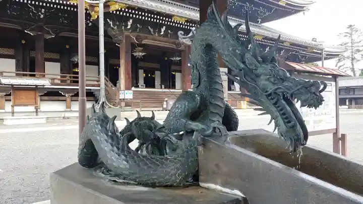 東本願寺(真宗本廟)の手水舎
