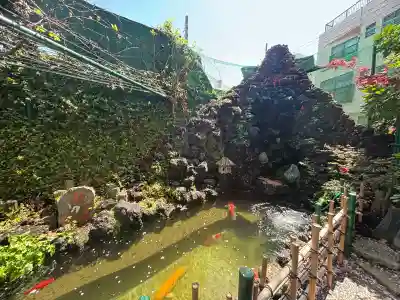 吉原弁財天本宮（吉原神社奥宮）の{uncategorized: "未分類", other: "その他", undefined: "問題あり", building: "その他建物", grave: "お墓", sacred_gate: "鳥居", guardian: "狛犬", statue: "像", buddha: "仏像", history: "歴史", nature: "自然", garden: "庭園", animal: "動物", pagoda: "塔", temizu: "手水舎", mountain_gate: "山門・神門", sanctuary: "本殿・本堂", subordinate: "末社・摂社", art: "芸術", scenery: "景色", jizo: "地蔵", ema: "絵馬", goshuin: "御朱印", omikuji: "おみくじ", items: "授与品その他", amulet: "お守り", goshuincho: "御朱印帳", eats: "食事", festival: "お祭り", votive_dance: "神楽", shichigosan: "七五三参", wedding: "結婚式", experience: "体験その他", initially: "初詣", around: "周辺", anti_infection: "感染症対策"}