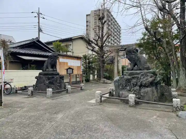 河原町稲荷神社の{uncategorized: "未分類", other: "その他", undefined: "問題あり", building: "その他建物", grave: "お墓", sacred_gate: "鳥居", guardian: "狛犬", statue: "像", buddha: "仏像", history: "歴史", nature: "自然", garden: "庭園", animal: "動物", pagoda: "塔", temizu: "手水舎", mountain_gate: "山門・神門", sanctuary: "本殿・本堂", subordinate: "末社・摂社", art: "芸術", scenery: "景色", jizo: "地蔵", ema: "絵馬", goshuin: "御朱印", omikuji: "おみくじ", items: "授与品その他", amulet: "お守り", goshuincho: "御朱印帳", eats: "食事", festival: "お祭り", votive_dance: "神楽", shichigosan: "七五三参", wedding: "結婚式", experience: "体験その他", initially: "初詣", around: "周辺", anti_infection: "感染症対策"}