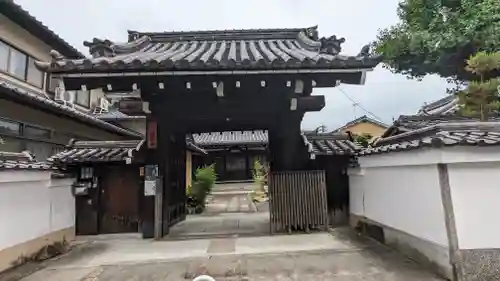 願船寺の山門