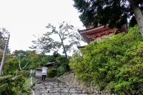 真禅院の山門