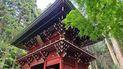 御岩神社の山門・神門