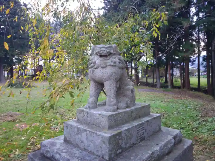 鎮岡神社の狛犬