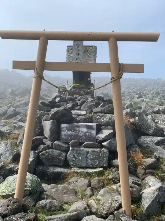 蓼科神社奥社の{uncategorized: "未分類", other: "その他", undefined: "問題あり", building: "その他建物", grave: "お墓", sacred_gate: "鳥居", guardian: "狛犬", statue: "像", buddha: "仏像", history: "歴史", nature: "自然", garden: "庭園", animal: "動物", pagoda: "塔", temizu: "手水舎", mountain_gate: "山門・神門", sanctuary: "本殿・本堂", subordinate: "末社・摂社", art: "芸術", scenery: "景色", jizo: "地蔵", ema: "絵馬", goshuin: "御朱印", omikuji: "おみくじ", items: "授与品その他", amulet: "お守り", goshuincho: "御朱印帳", eats: "食事", festival: "お祭り", votive_dance: "神楽", shichigosan: "七五三参", wedding: "結婚式", experience: "体験その他", initially: "初詣", around: "周辺", anti_infection: "感染症対策"}