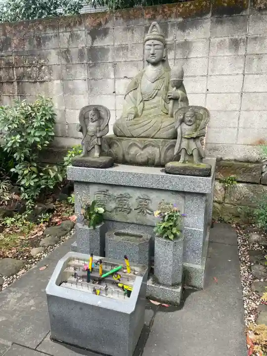 豊川稲荷分霊社の{uncategorized: "未分類", other: "その他", undefined: "問題あり", building: "その他建物", grave: "お墓", sacred_gate: "鳥居", guardian: "狛犬", statue: "像", buddha: "仏像", history: "歴史", nature: "自然", garden: "庭園", animal: "動物", pagoda: "塔", temizu: "手水舎", mountain_gate: "山門・神門", sanctuary: "本殿・本堂", subordinate: "末社・摂社", art: "芸術", scenery: "景色", jizo: "地蔵", ema: "絵馬", goshuin: "御朱印", omikuji: "おみくじ", items: "授与品その他", amulet: "お守り", goshuincho: "御朱印帳", eats: "食事", festival: "お祭り", votive_dance: "神楽", shichigosan: "七五三参", wedding: "結婚式", experience: "体験その他", initially: "初詣", around: "周辺", anti_infection: "感染症対策"}