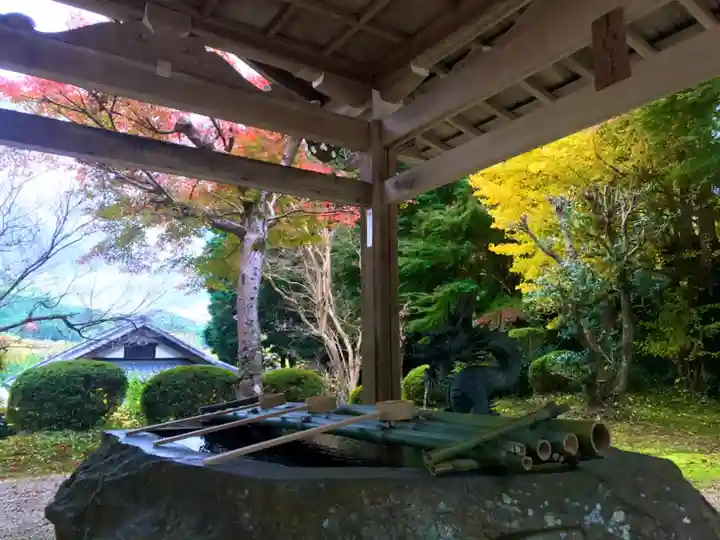 八咫烏神社の手水舎