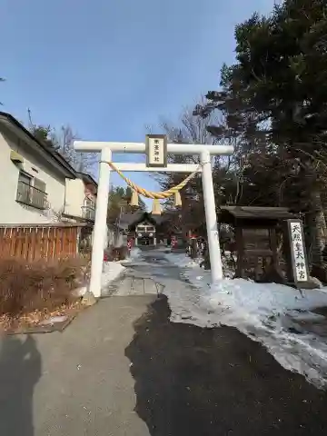 南豪神社の{uncategorized: "未分類", other: "その他", undefined: "問題あり", building: "その他建物", grave: "お墓", sacred_gate: "鳥居", guardian: "狛犬", statue: "像", buddha: "仏像", history: "歴史", nature: "自然", garden: "庭園", animal: "動物", pagoda: "塔", temizu: "手水舎", mountain_gate: "山門・神門", sanctuary: "本殿・本堂", subordinate: "末社・摂社", art: "芸術", scenery: "景色", jizo: "地蔵", ema: "絵馬", goshuin: "御朱印", omikuji: "おみくじ", items: "授与品その他", amulet: "お守り", goshuincho: "御朱印帳", eats: "食事", festival: "お祭り", votive_dance: "神楽", shichigosan: "七五三参", wedding: "結婚式", experience: "体験その他", initially: "初詣", around: "周辺", anti_infection: "感染症対策"}