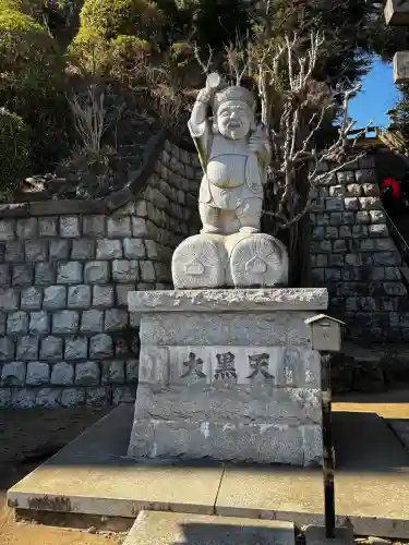 品川神社の{uncategorized: "未分類", other: "その他", undefined: "問題あり", building: "その他建物", grave: "お墓", sacred_gate: "鳥居", guardian: "狛犬", statue: "像", buddha: "仏像", history: "歴史", nature: "自然", garden: "庭園", animal: "動物", pagoda: "塔", temizu: "手水舎", mountain_gate: "山門・神門", sanctuary: "本殿・本堂", subordinate: "末社・摂社", art: "芸術", scenery: "景色", jizo: "地蔵", ema: "絵馬", goshuin: "御朱印", omikuji: "おみくじ", items: "授与品その他", amulet: "お守り", goshuincho: "御朱印帳", eats: "食事", festival: "お祭り", votive_dance: "神楽", shichigosan: "七五三参", wedding: "結婚式", experience: "体験その他", initially: "初詣", around: "周辺", anti_infection: "感染症対策"}