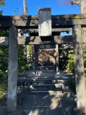 白鳥稲荷大明神の{uncategorized: "未分類", other: "その他", undefined: "問題あり", building: "その他建物", grave: "お墓", sacred_gate: "鳥居", guardian: "狛犬", statue: "像", buddha: "仏像", history: "歴史", nature: "自然", garden: "庭園", animal: "動物", pagoda: "塔", temizu: "手水舎", mountain_gate: "山門・神門", sanctuary: "本殿・本堂", subordinate: "末社・摂社", art: "芸術", scenery: "景色", jizo: "地蔵", ema: "絵馬", goshuin: "御朱印", omikuji: "おみくじ", items: "授与品その他", amulet: "お守り", goshuincho: "御朱印帳", eats: "食事", festival: "お祭り", votive_dance: "神楽", shichigosan: "七五三参", wedding: "結婚式", experience: "体験その他", initially: "初詣", around: "周辺", anti_infection: "感染症対策"}
