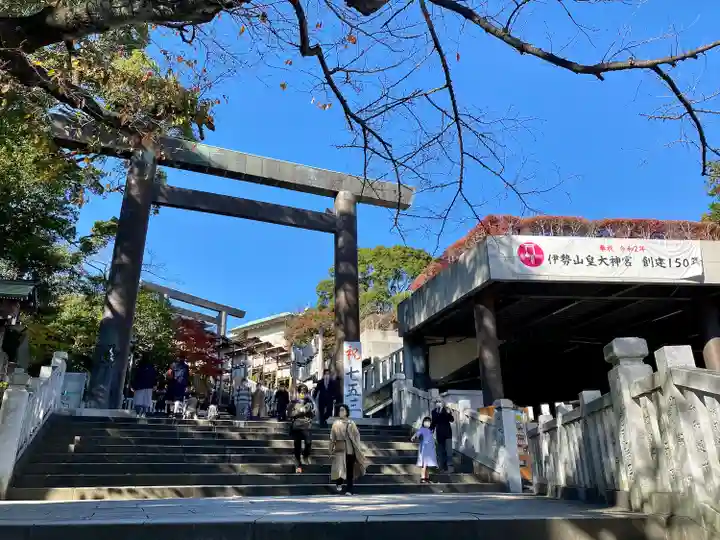 伊勢山皇大神宮の鳥居