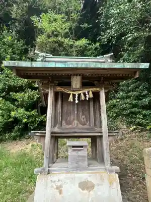 揖夜神社の{uncategorized: "未分類", other: "その他", undefined: "問題あり", building: "その他建物", grave: "お墓", sacred_gate: "鳥居", guardian: "狛犬", statue: "像", buddha: "仏像", history: "歴史", nature: "自然", garden: "庭園", animal: "動物", pagoda: "塔", temizu: "手水舎", mountain_gate: "山門・神門", sanctuary: "本殿・本堂", subordinate: "末社・摂社", art: "芸術", scenery: "景色", jizo: "地蔵", ema: "絵馬", goshuin: "御朱印", omikuji: "おみくじ", items: "授与品その他", amulet: "お守り", goshuincho: "御朱印帳", eats: "食事", festival: "お祭り", votive_dance: "神楽", shichigosan: "七五三参", wedding: "結婚式", experience: "体験その他", initially: "初詣", around: "周辺", anti_infection: "感染症対策"}