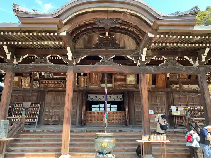 三室戸寺の本殿・本堂