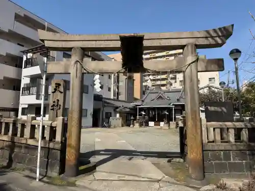 天神社の{uncategorized: "未分類", other: "その他", undefined: "問題あり", building: "その他建物", grave: "お墓", sacred_gate: "鳥居", guardian: "狛犬", statue: "像", buddha: "仏像", history: "歴史", nature: "自然", garden: "庭園", animal: "動物", pagoda: "塔", temizu: "手水舎", mountain_gate: "山門・神門", sanctuary: "本殿・本堂", subordinate: "末社・摂社", art: "芸術", scenery: "景色", jizo: "地蔵", ema: "絵馬", goshuin: "御朱印", omikuji: "おみくじ", items: "授与品その他", amulet: "お守り", goshuincho: "御朱印帳", eats: "食事", festival: "お祭り", votive_dance: "神楽", shichigosan: "七五三参", wedding: "結婚式", experience: "体験その他", initially: "初詣", around: "周辺", anti_infection: "感染症対策"}