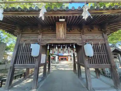 高忍日賣神社の山門・神門
