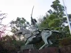 穴八幡宮の像