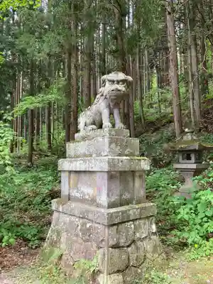 戸隠神社宝光社の狛犬