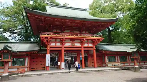 武蔵一宮氷川神社の山門・神門