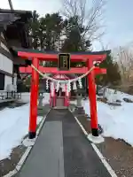 稲荷神社(札内神社摂社)の{uncategorized: "未分類", other: "その他", undefined: "問題あり", building: "その他建物", grave: "お墓", sacred_gate: "鳥居", guardian: "狛犬", statue: "像", buddha: "仏像", history: "歴史", nature: "自然", garden: "庭園", animal: "動物", pagoda: "塔", temizu: "手水舎", mountain_gate: "山門・神門", sanctuary: "本殿・本堂", subordinate: "末社・摂社", art: "芸術", scenery: "景色", jizo: "地蔵", ema: "絵馬", goshuin: "御朱印", omikuji: "おみくじ", items: "授与品その他", amulet: "お守り", goshuincho: "御朱印帳", eats: "食事", festival: "お祭り", votive_dance: "神楽", shichigosan: "七五三参", wedding: "結婚式", experience: "体験その他", initially: "初詣", around: "周辺", anti_infection: "感染症対策"}