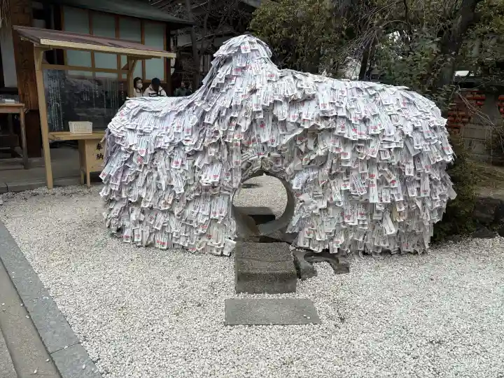 安井金比羅宮の{uncategorized: "未分類", other: "その他", undefined: "問題あり", building: "その他建物", grave: "お墓", sacred_gate: "鳥居", guardian: "狛犬", statue: "像", buddha: "仏像", history: "歴史", nature: "自然", garden: "庭園", animal: "動物", pagoda: "塔", temizu: "手水舎", mountain_gate: "山門・神門", sanctuary: "本殿・本堂", subordinate: "末社・摂社", art: "芸術", scenery: "景色", jizo: "地蔵", ema: "絵馬", goshuin: "御朱印", omikuji: "おみくじ", items: "授与品その他", amulet: "お守り", goshuincho: "御朱印帳", eats: "食事", festival: "お祭り", votive_dance: "神楽", shichigosan: "七五三参", wedding: "結婚式", experience: "体験その他", initially: "初詣", around: "周辺", anti_infection: "感染症対策"}