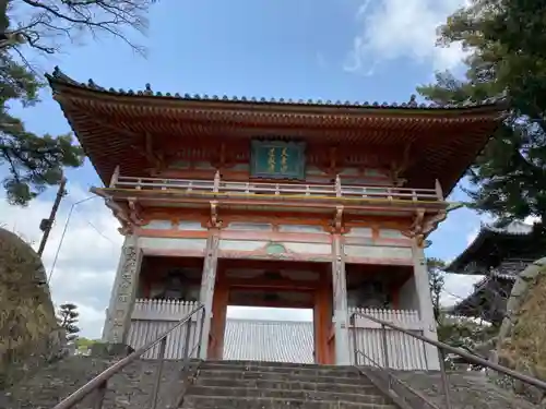 道成寺の山門