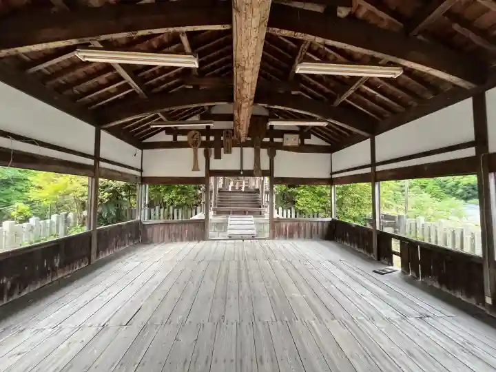 荒神社の{uncategorized: "未分類", other: "その他", undefined: "問題あり", building: "その他建物", grave: "お墓", sacred_gate: "鳥居", guardian: "狛犬", statue: "像", buddha: "仏像", history: "歴史", nature: "自然", garden: "庭園", animal: "動物", pagoda: "塔", temizu: "手水舎", mountain_gate: "山門・神門", sanctuary: "本殿・本堂", subordinate: "末社・摂社", art: "芸術", scenery: "景色", jizo: "地蔵", ema: "絵馬", goshuin: "御朱印", omikuji: "おみくじ", items: "授与品その他", amulet: "お守り", goshuincho: "御朱印帳", eats: "食事", festival: "お祭り", votive_dance: "神楽", shichigosan: "七五三参", wedding: "結婚式", experience: "体験その他", initially: "初詣", around: "周辺", anti_infection: "感染症対策"}