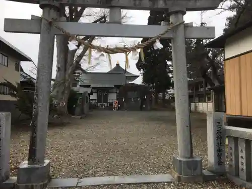 三ツ石神社の鳥居