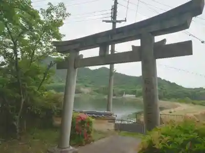 賀茂神社の{uncategorized: "未分類", other: "その他", undefined: "問題あり", building: "その他建物", grave: "お墓", sacred_gate: "鳥居", guardian: "狛犬", statue: "像", buddha: "仏像", history: "歴史", nature: "自然", garden: "庭園", animal: "動物", pagoda: "塔", temizu: "手水舎", mountain_gate: "山門・神門", sanctuary: "本殿・本堂", subordinate: "末社・摂社", art: "芸術", scenery: "景色", jizo: "地蔵", ema: "絵馬", goshuin: "御朱印", omikuji: "おみくじ", items: "授与品その他", amulet: "お守り", goshuincho: "御朱印帳", eats: "食事", festival: "お祭り", votive_dance: "神楽", shichigosan: "七五三参", wedding: "結婚式", experience: "体験その他", initially: "初詣", around: "周辺", anti_infection: "感染症対策"}
