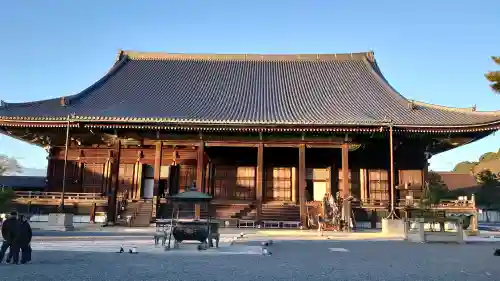 知恩院の{uncategorized: "未分類", other: "その他", undefined: "問題あり", building: "その他建物", grave: "お墓", sacred_gate: "鳥居", guardian: "狛犬", statue: "像", buddha: "仏像", history: "歴史", nature: "自然", garden: "庭園", animal: "動物", pagoda: "塔", temizu: "手水舎", mountain_gate: "山門・神門", sanctuary: "本殿・本堂", subordinate: "末社・摂社", art: "芸術", scenery: "景色", jizo: "地蔵", ema: "絵馬", goshuin: "御朱印", omikuji: "おみくじ", items: "授与品その他", amulet: "お守り", goshuincho: "御朱印帳", eats: "食事", festival: "お祭り", votive_dance: "神楽", shichigosan: "七五三参", wedding: "結婚式", experience: "体験その他", initially: "初詣", around: "周辺", anti_infection: "感染症対策"}