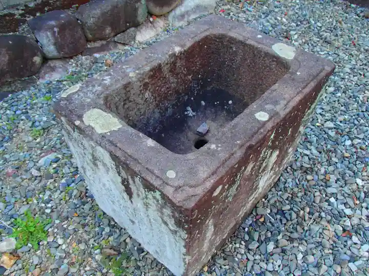 神明神社の手水舎