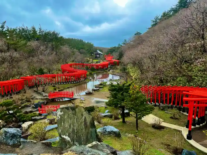 高山稲荷神社の{uncategorized: "未分類", other: "その他", undefined: "問題あり", building: "その他建物", grave: "お墓", sacred_gate: "鳥居", guardian: "狛犬", statue: "像", buddha: "仏像", history: "歴史", nature: "自然", garden: "庭園", animal: "動物", pagoda: "塔", temizu: "手水舎", mountain_gate: "山門・神門", sanctuary: "本殿・本堂", subordinate: "末社・摂社", art: "芸術", scenery: "景色", jizo: "地蔵", ema: "絵馬", goshuin: "御朱印", omikuji: "おみくじ", items: "授与品その他", amulet: "お守り", goshuincho: "御朱印帳", eats: "食事", festival: "お祭り", votive_dance: "神楽", shichigosan: "七五三参", wedding: "結婚式", experience: "体験その他", initially: "初詣", around: "周辺", anti_infection: "感染症対策"}