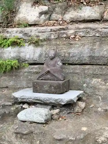 瀬戸神社の像