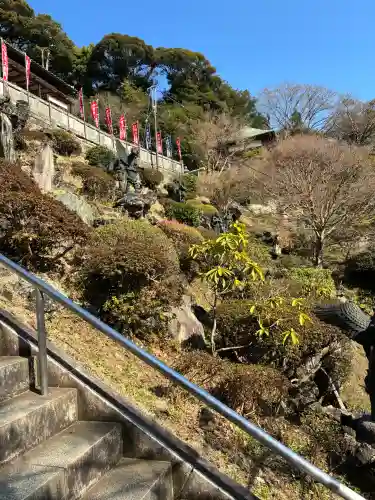 建長寺 半僧坊の{uncategorized: "未分類", other: "その他", undefined: "問題あり", building: "その他建物", grave: "お墓", sacred_gate: "鳥居", guardian: "狛犬", statue: "像", buddha: "仏像", history: "歴史", nature: "自然", garden: "庭園", animal: "動物", pagoda: "塔", temizu: "手水舎", mountain_gate: "山門・神門", sanctuary: "本殿・本堂", subordinate: "末社・摂社", art: "芸術", scenery: "景色", jizo: "地蔵", ema: "絵馬", goshuin: "御朱印", omikuji: "おみくじ", items: "授与品その他", amulet: "お守り", goshuincho: "御朱印帳", eats: "食事", festival: "お祭り", votive_dance: "神楽", shichigosan: "七五三参", wedding: "結婚式", experience: "体験その他", initially: "初詣", around: "周辺", anti_infection: "感染症対策"}